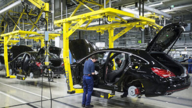 Kecskemét, 2015. március 27.Mercedes CLA Shooting összeszerelése a Mercedes-Benz kecskeméti gyárában 2015. március 25-én. A gyárban három éve kezdték meg a B-osztályú, 2013-ban a CLA, majd 2015-ben a CLA Shooting autók gyártását.MTI Fotó: Ujvári Sándor