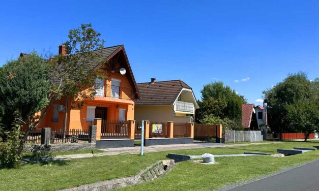 Nyaralók Magyarországon: vegyek vagy nem éri meg, mert csak áll benne a pénzem?