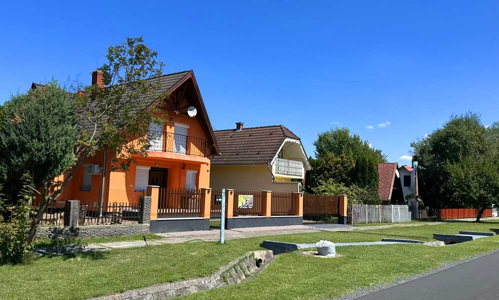 Nyaralók Magyarországon: vegyek vagy nem éri meg, mert csak áll benne a pénzem?